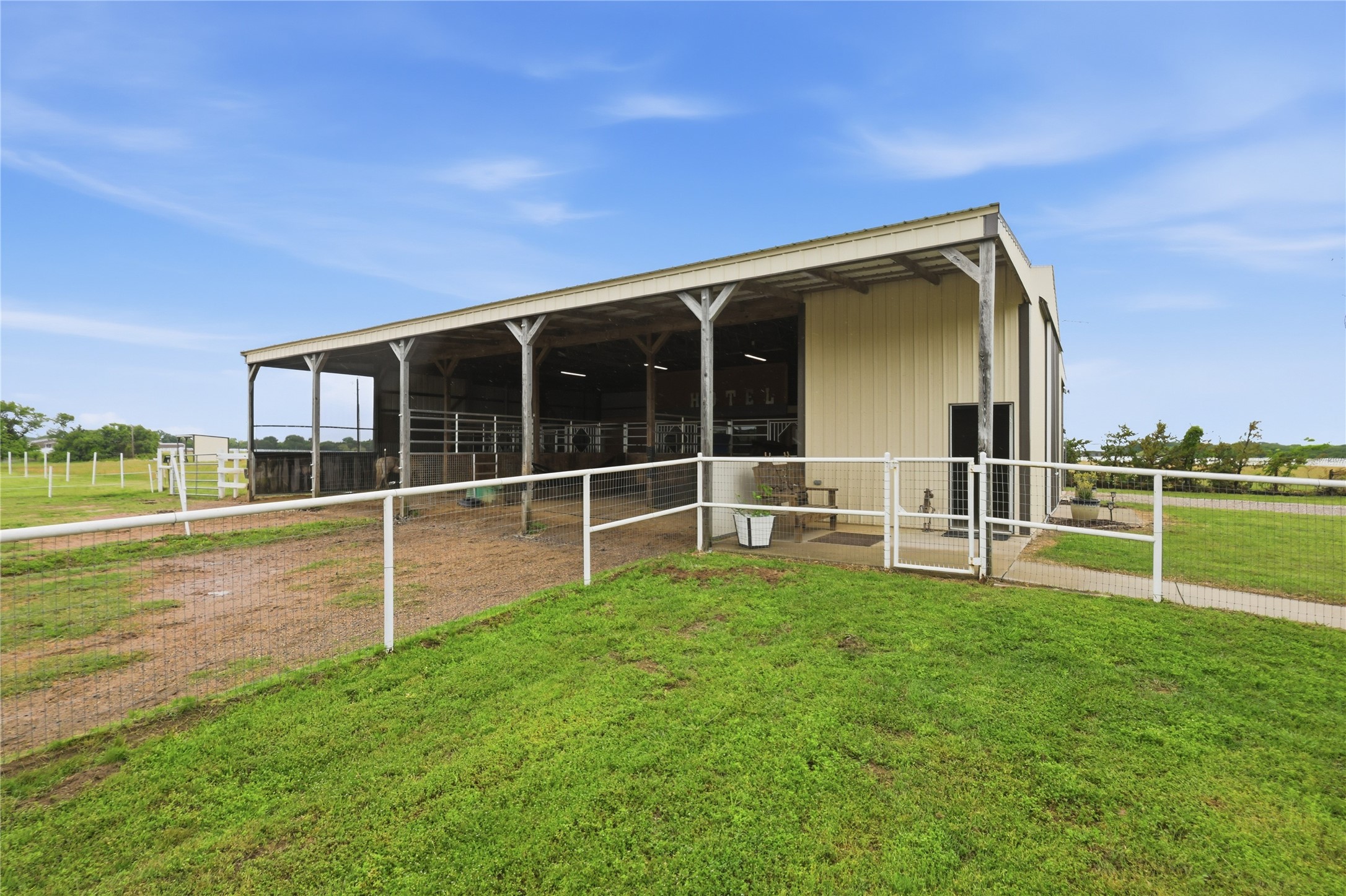 198 County Road 1262 Whitesboro TX 76273