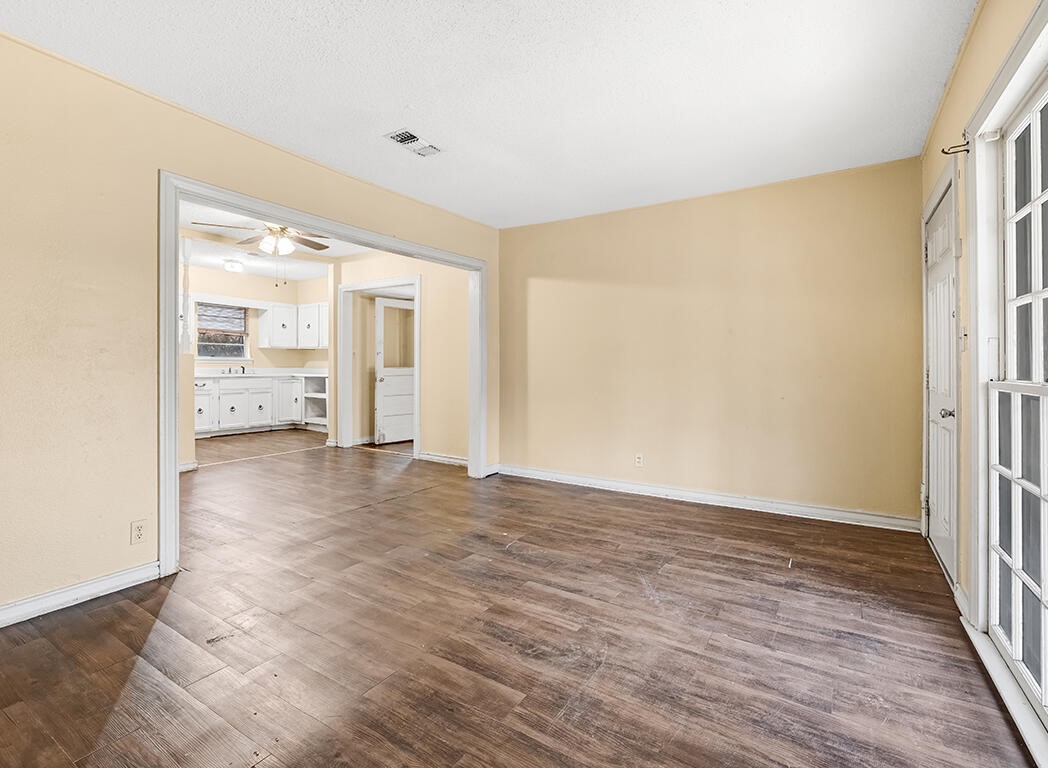 733 Arizona Avenue Wake Village TX 75501