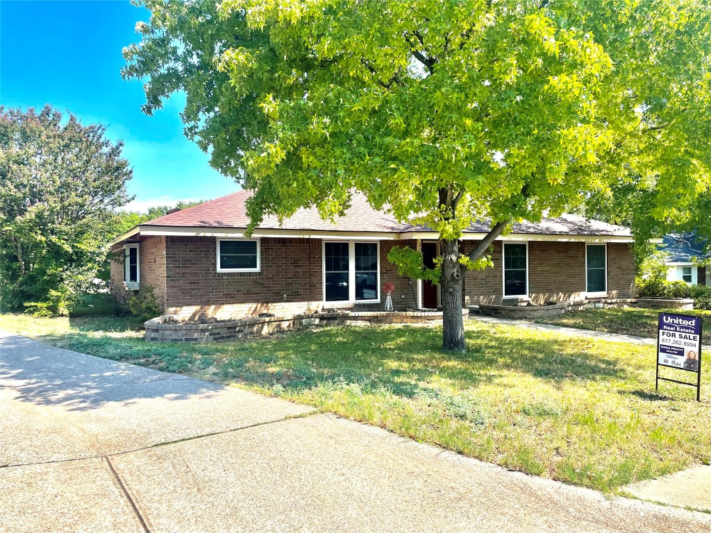 207 Meadowcreek Drive Duncanville TX 75137