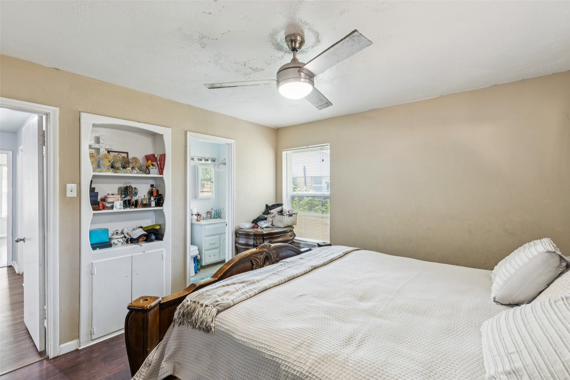 1901 Kris Street Irving TX 75060