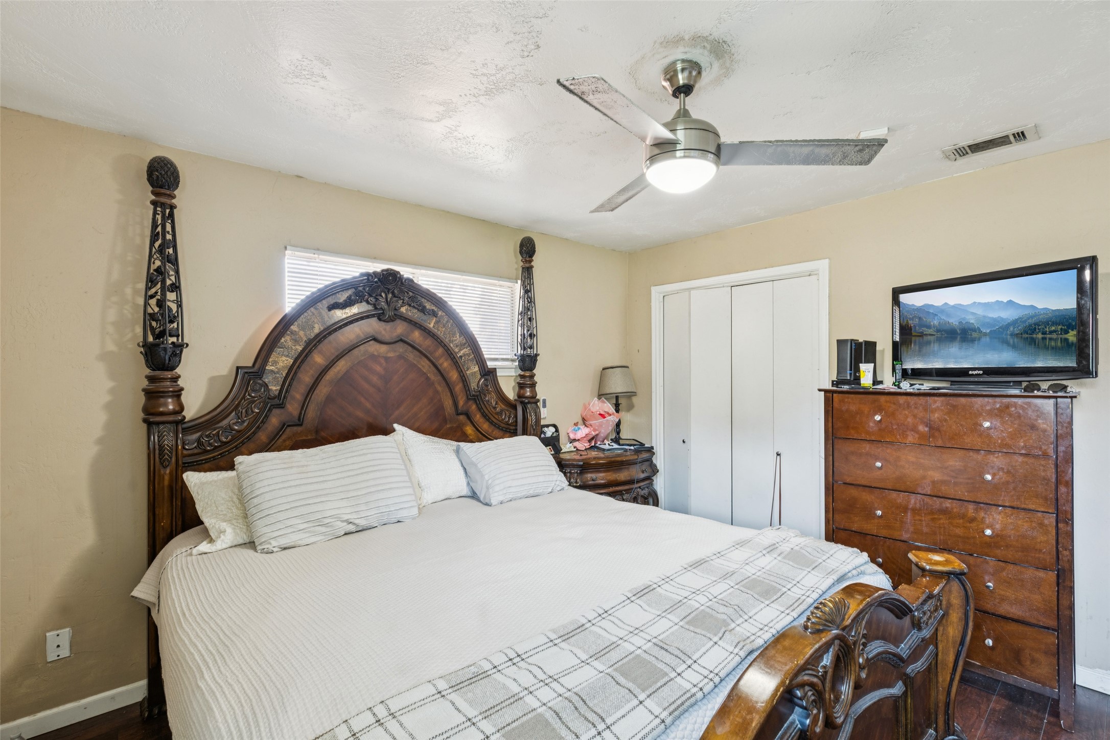 1901 Kris Street Irving TX 75060