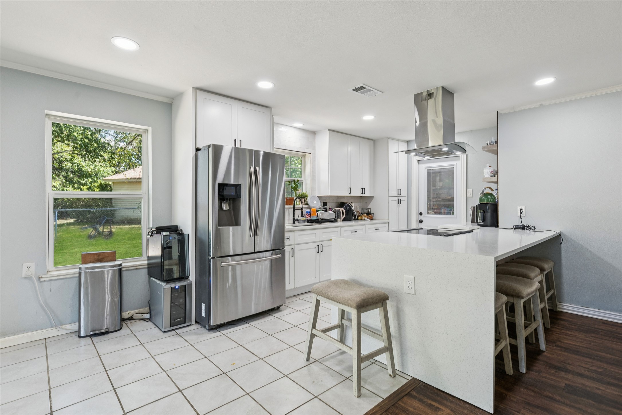1901 Kris Street Irving TX 75060