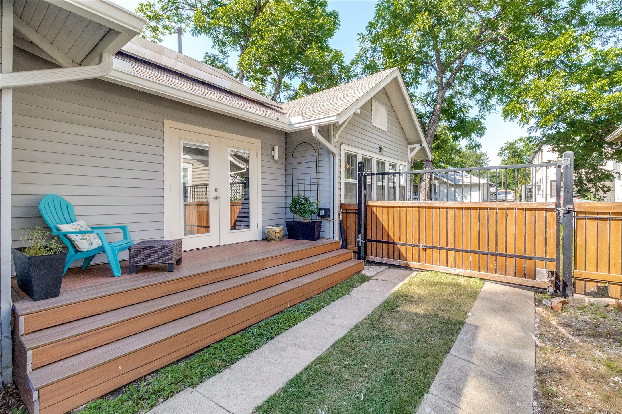 1023 Mount Auburn Avenue Dallas TX 75223
