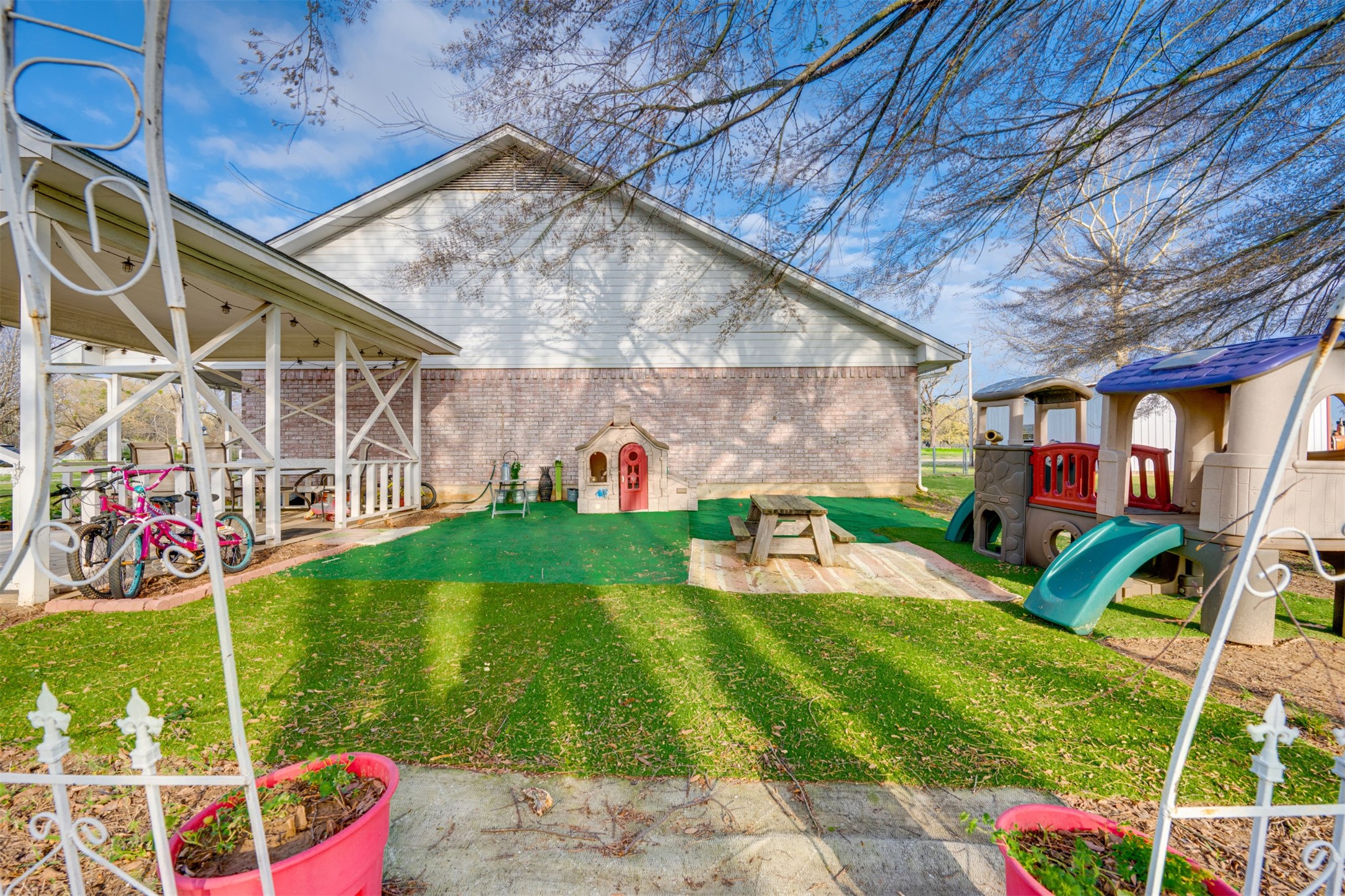 1876 Fm 906 E Powderly TX 75473