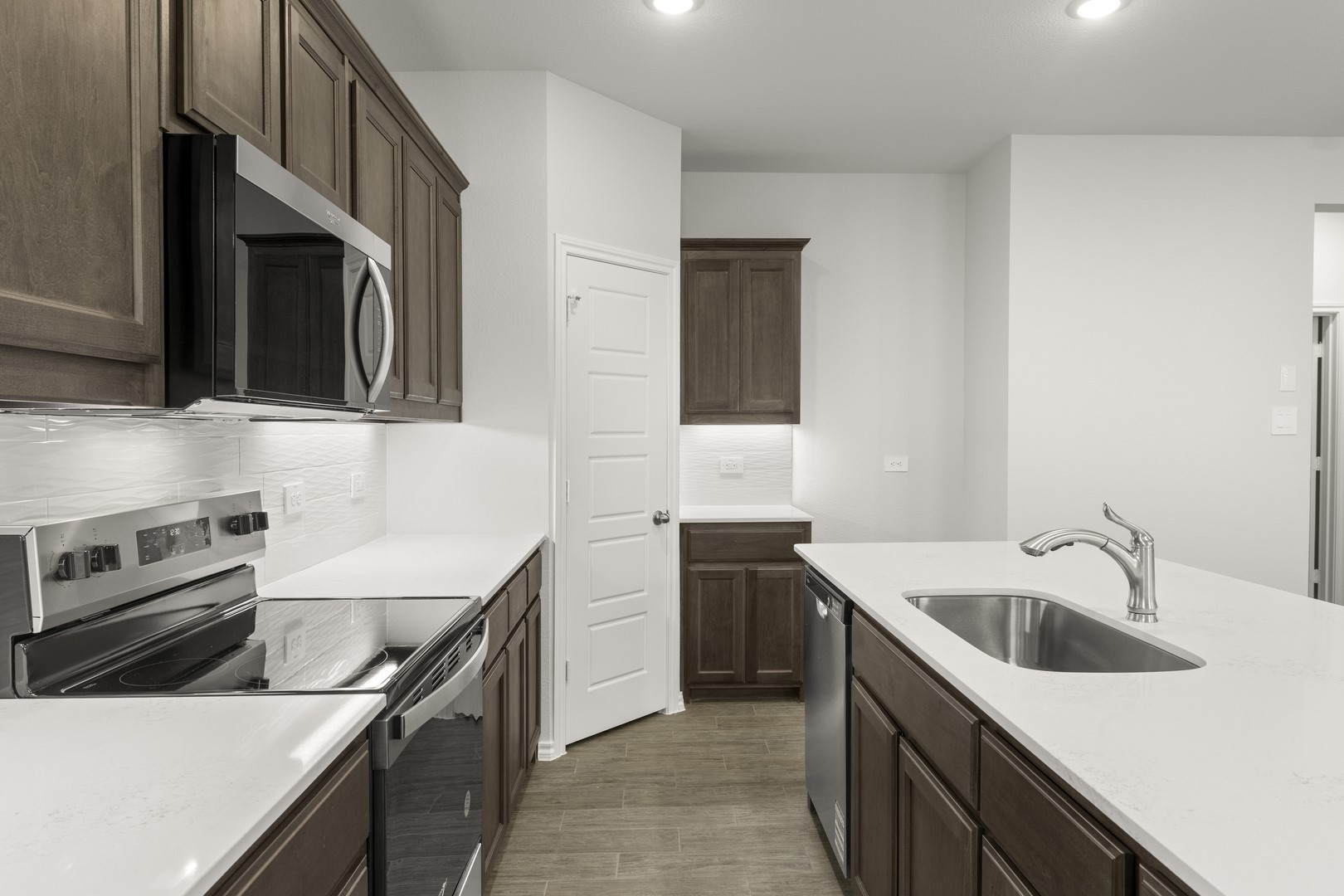 1708 Elle Lane Aubrey TX 76227