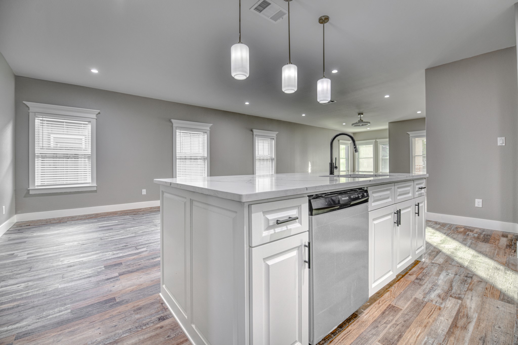 1219 S Rockwall Avenue Terrell TX 75160