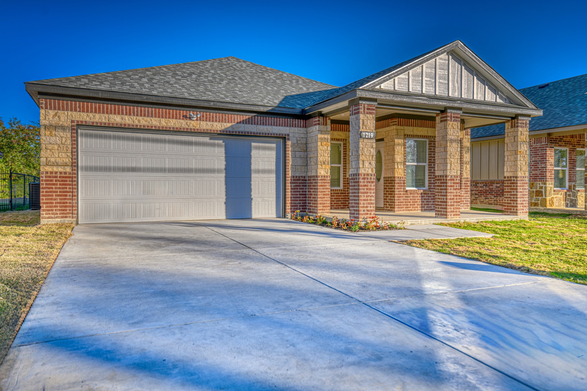 1219 S Rockwall Avenue Terrell TX 75160