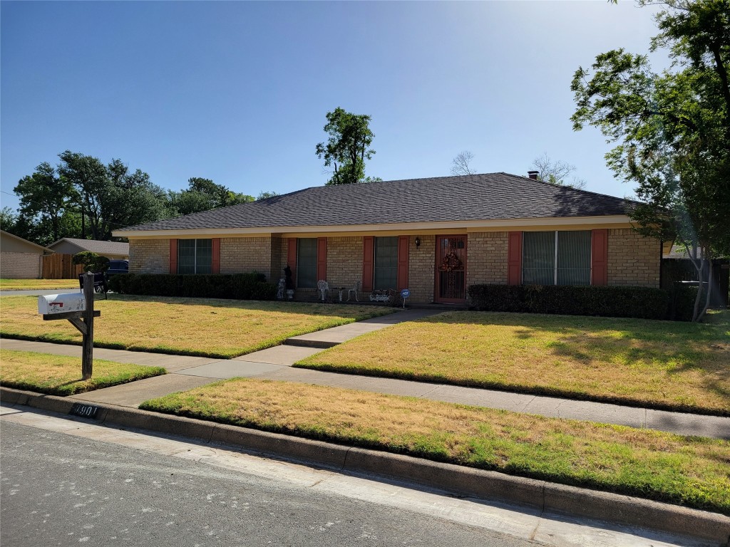 1901 Silver Leaf Drive Pantego TX 76013