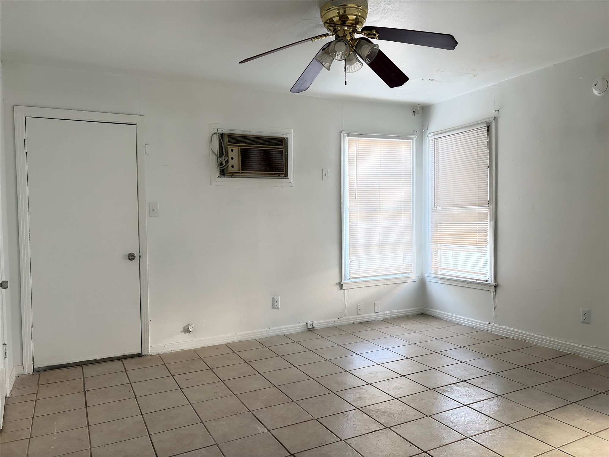 3013 Emmett Street Dallas TX 75211