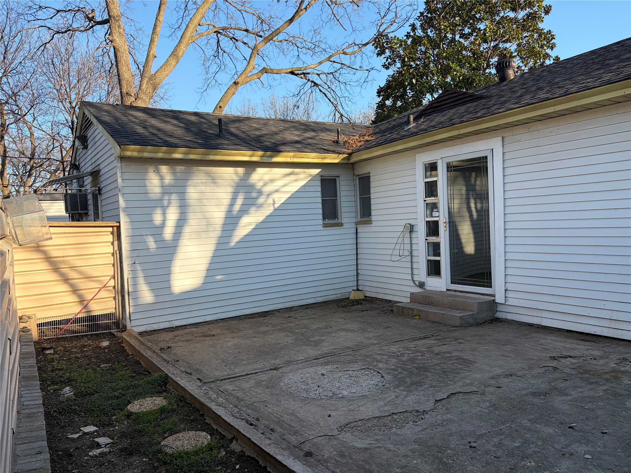 3013 Emmett Street Dallas TX 75211
