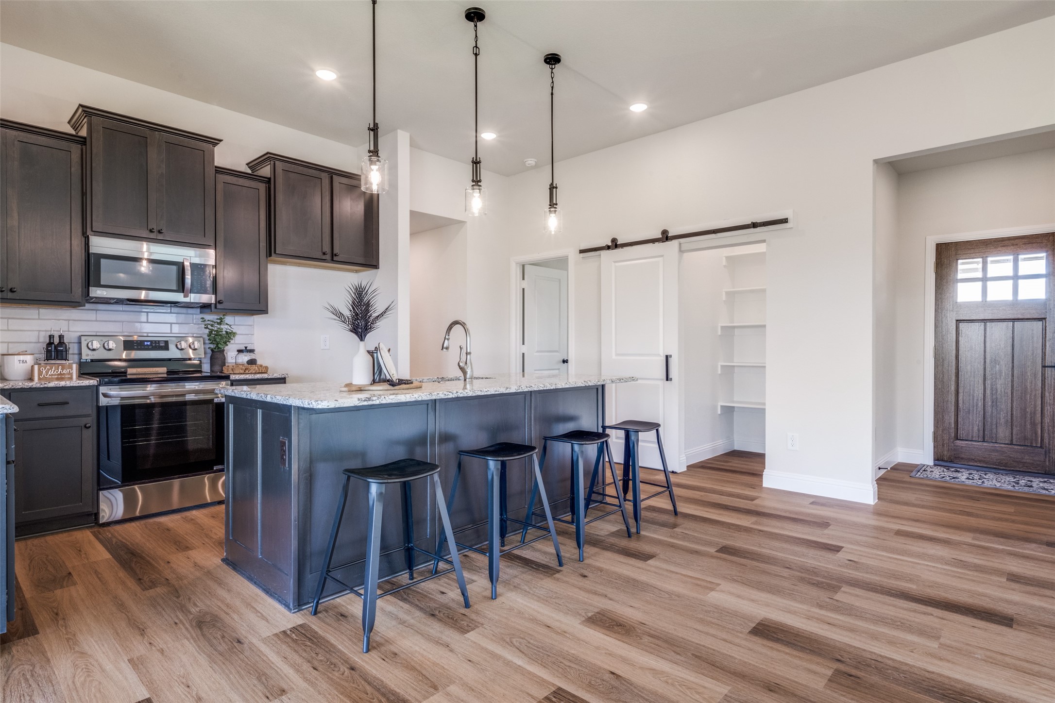 200 Clay Ranch Valley View TX 76272