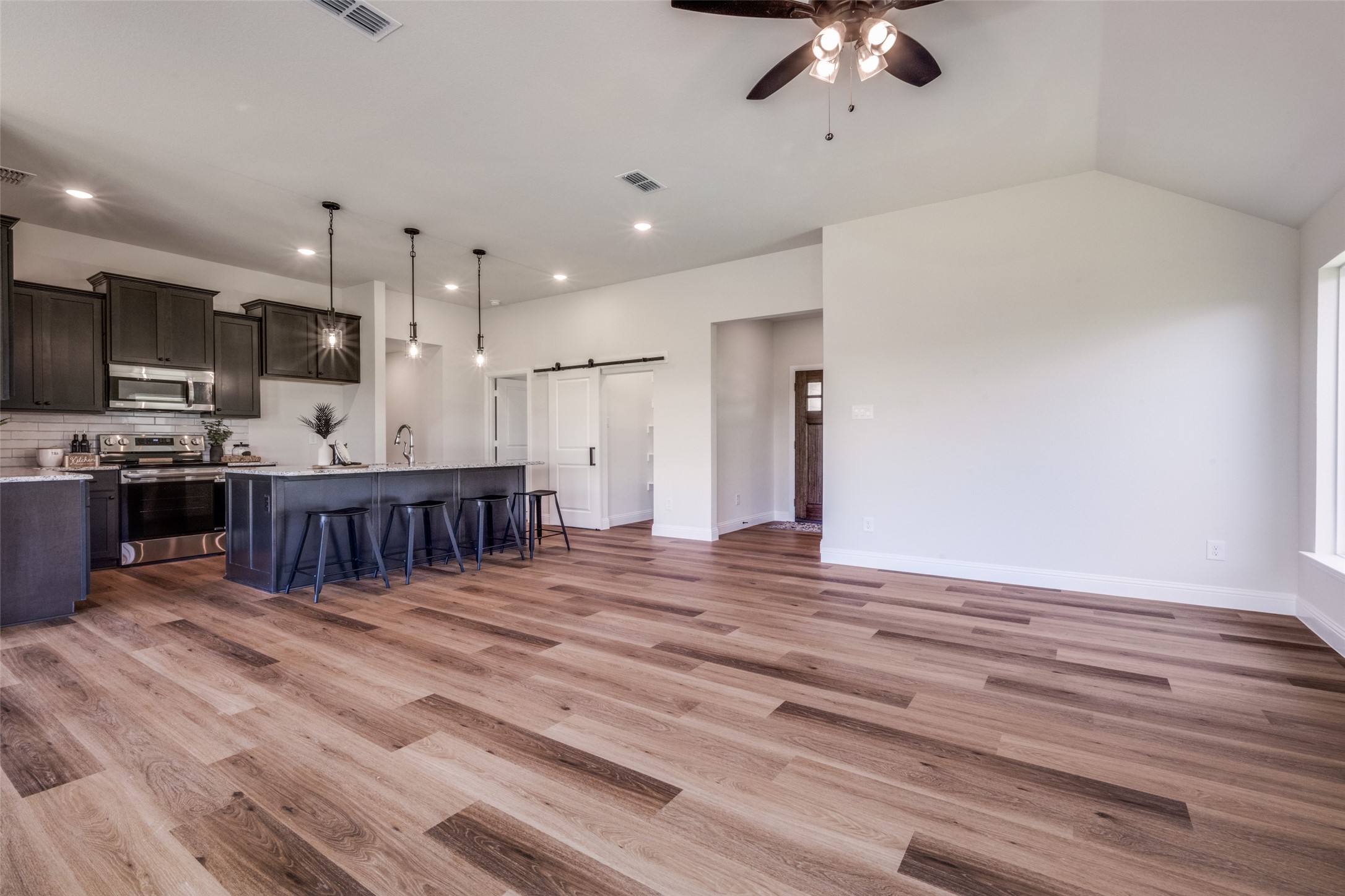 200 Clay Ranch Valley View TX 76272