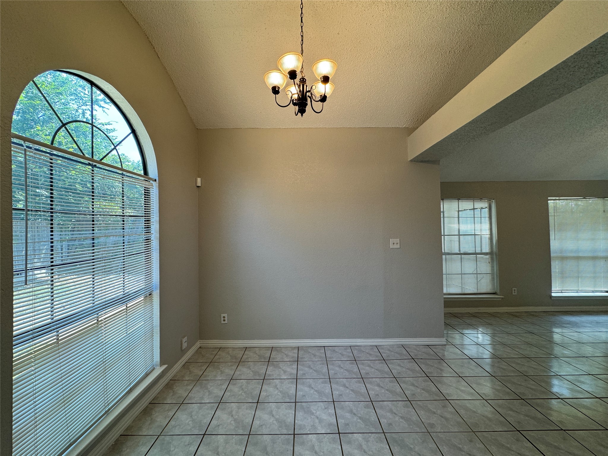 6511 Devine Drive Arlington TX 76001