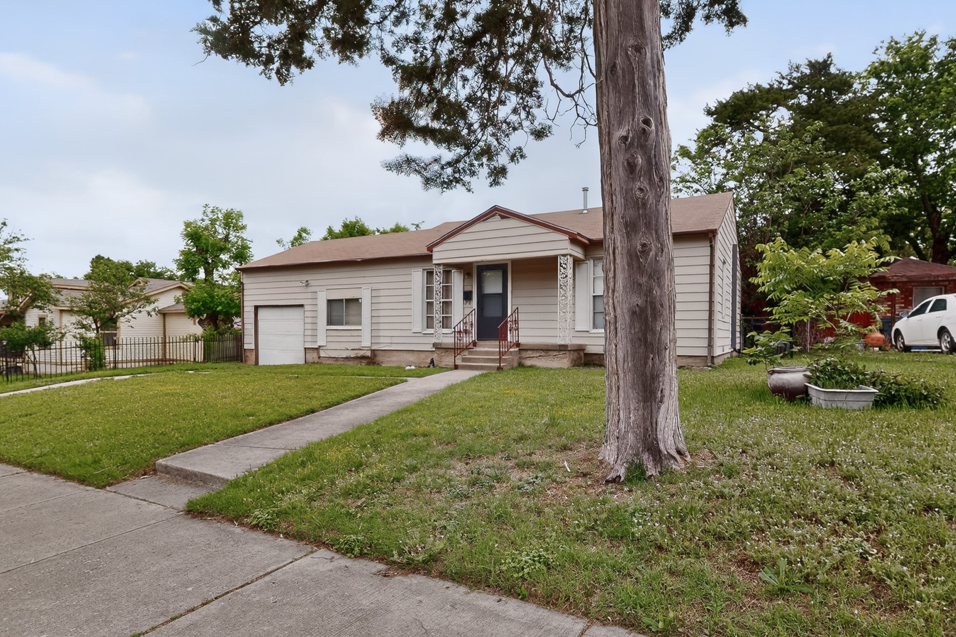1220 Alaska Avenue Dallas TX 75216