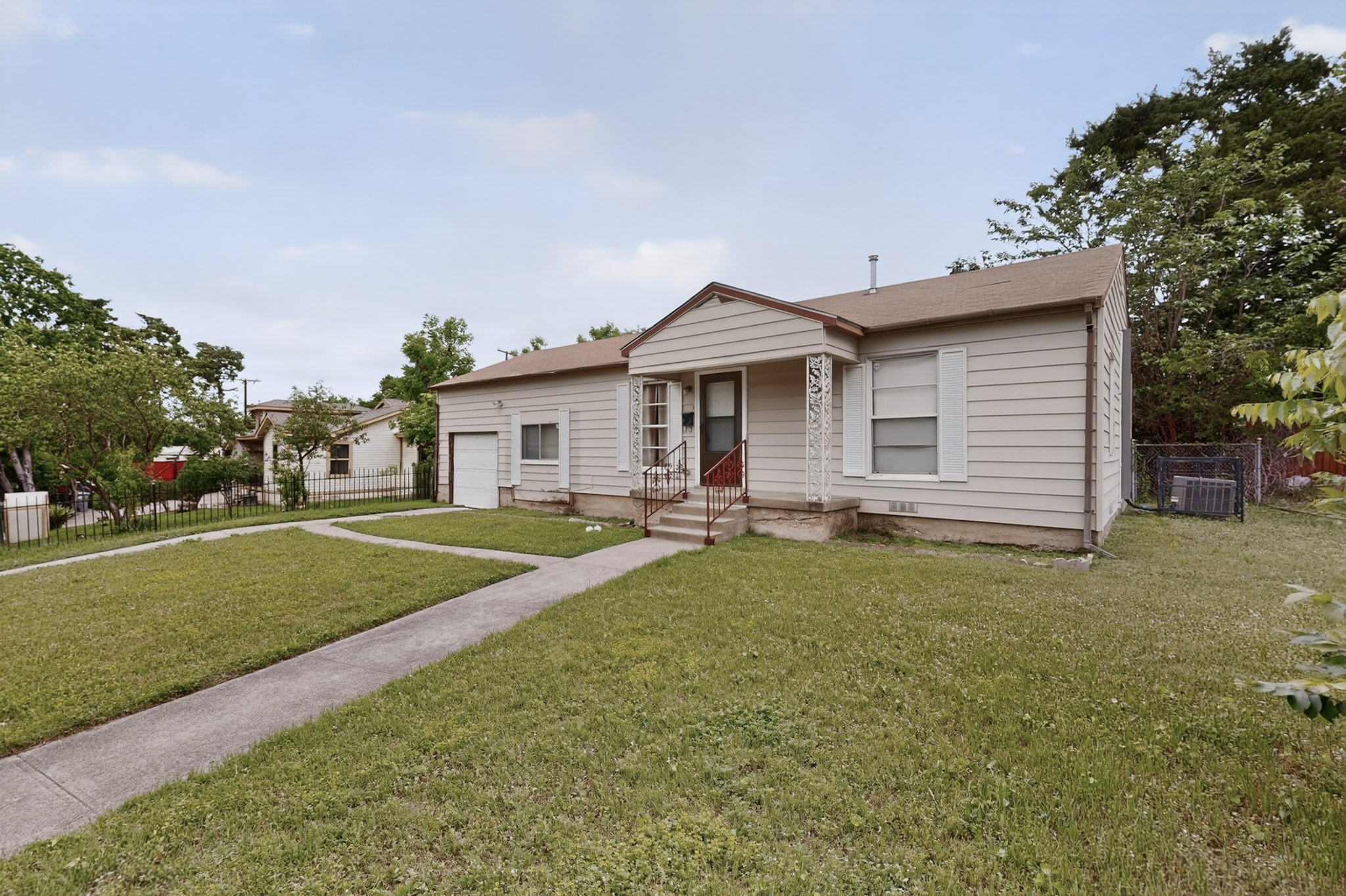 1220 Alaska Avenue Dallas TX 75216