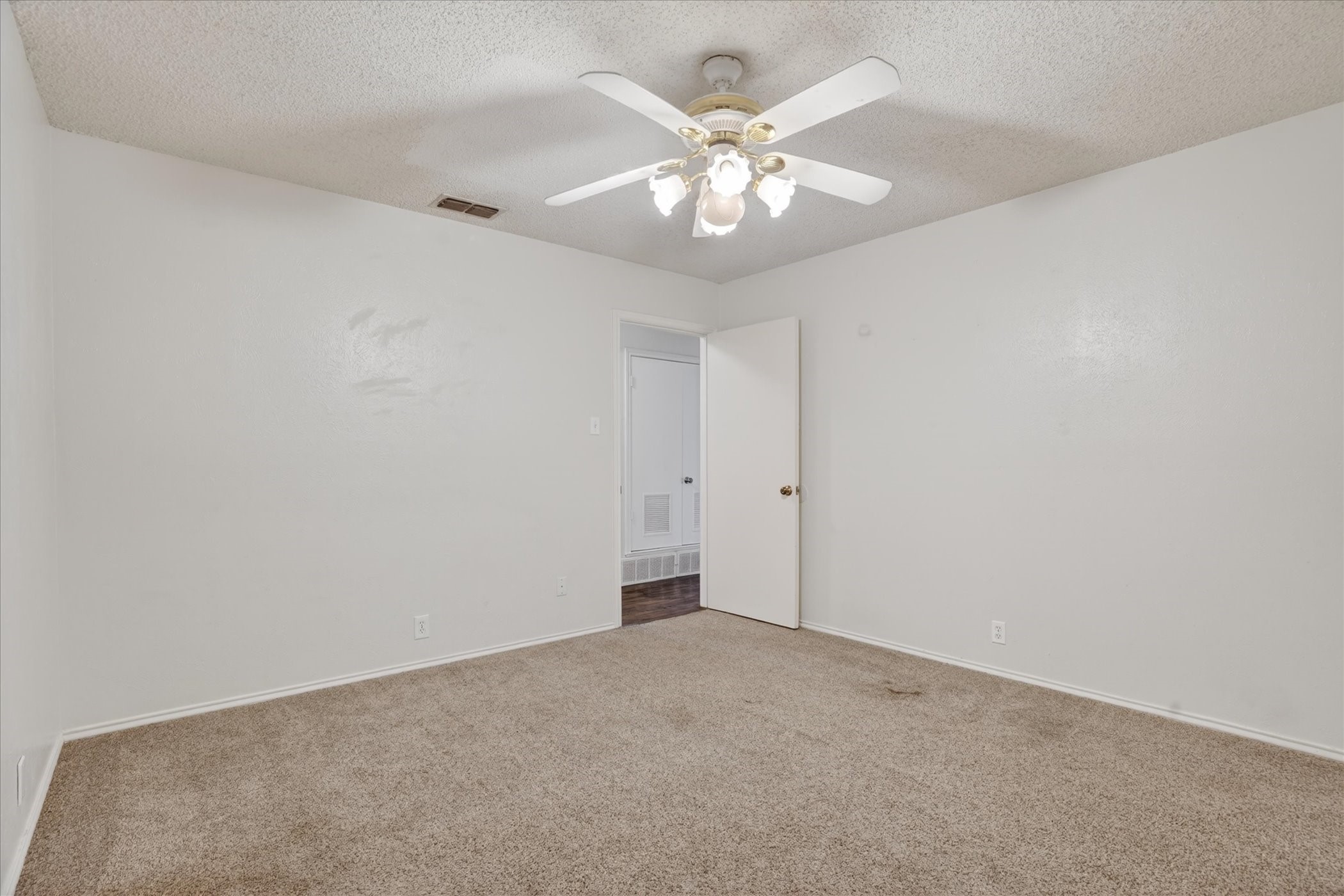 834 S Ridgeway Drive Cleburne TX 76033