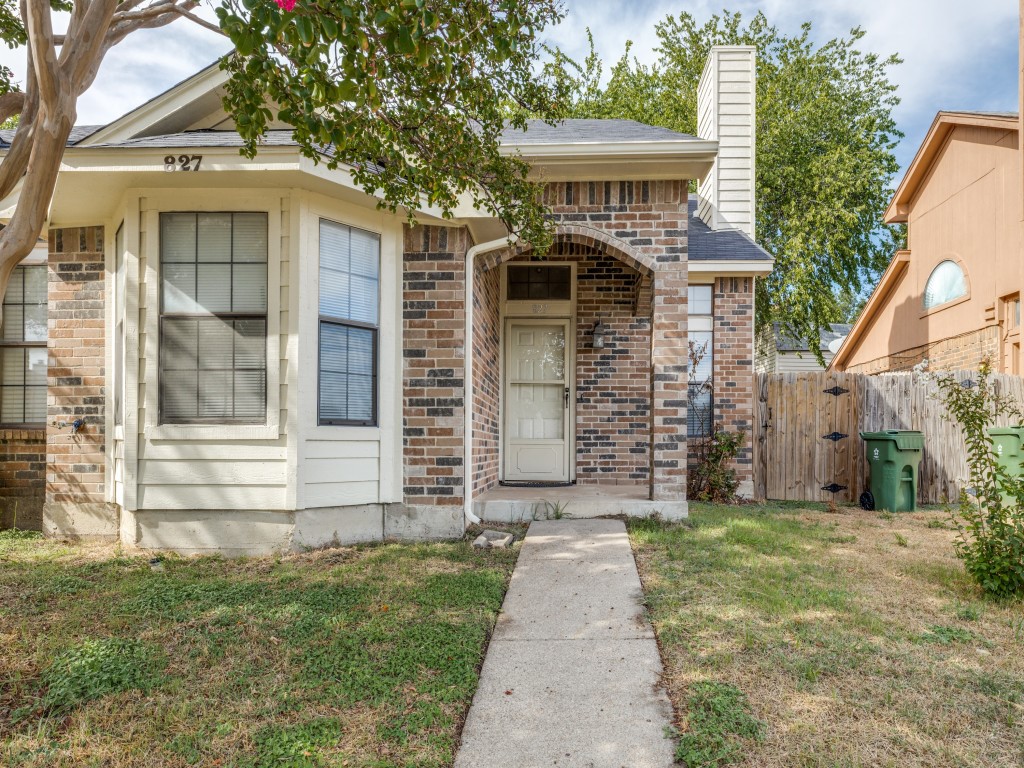 827 Valleybrooke Drive Arlington TX 76001