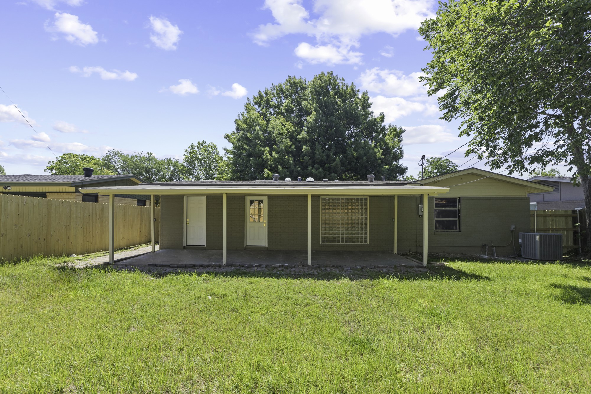 9745 Ash Creek Drive Dallas TX 75228