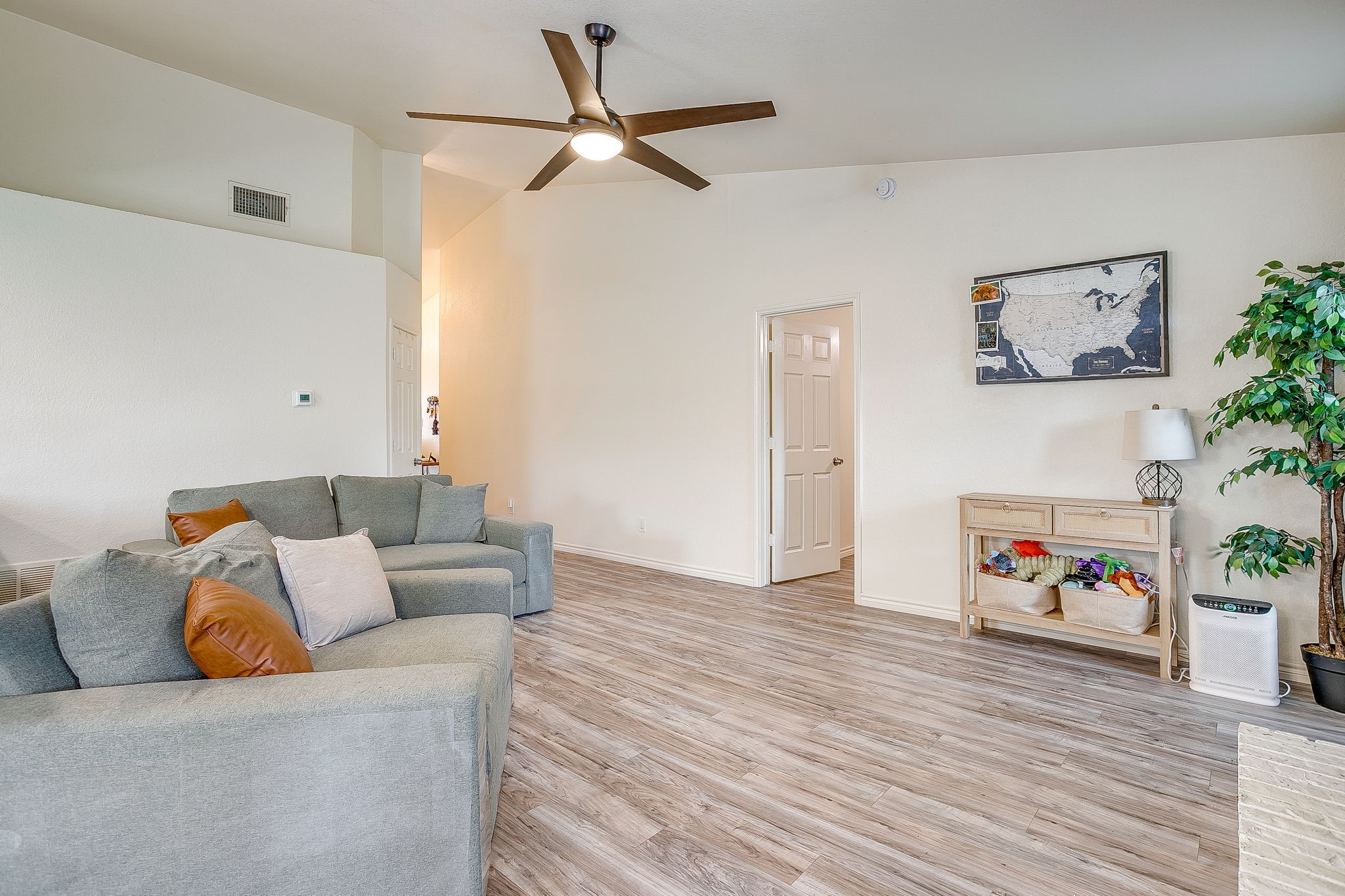 2135 Reverchon Drive Arlington TX 76017