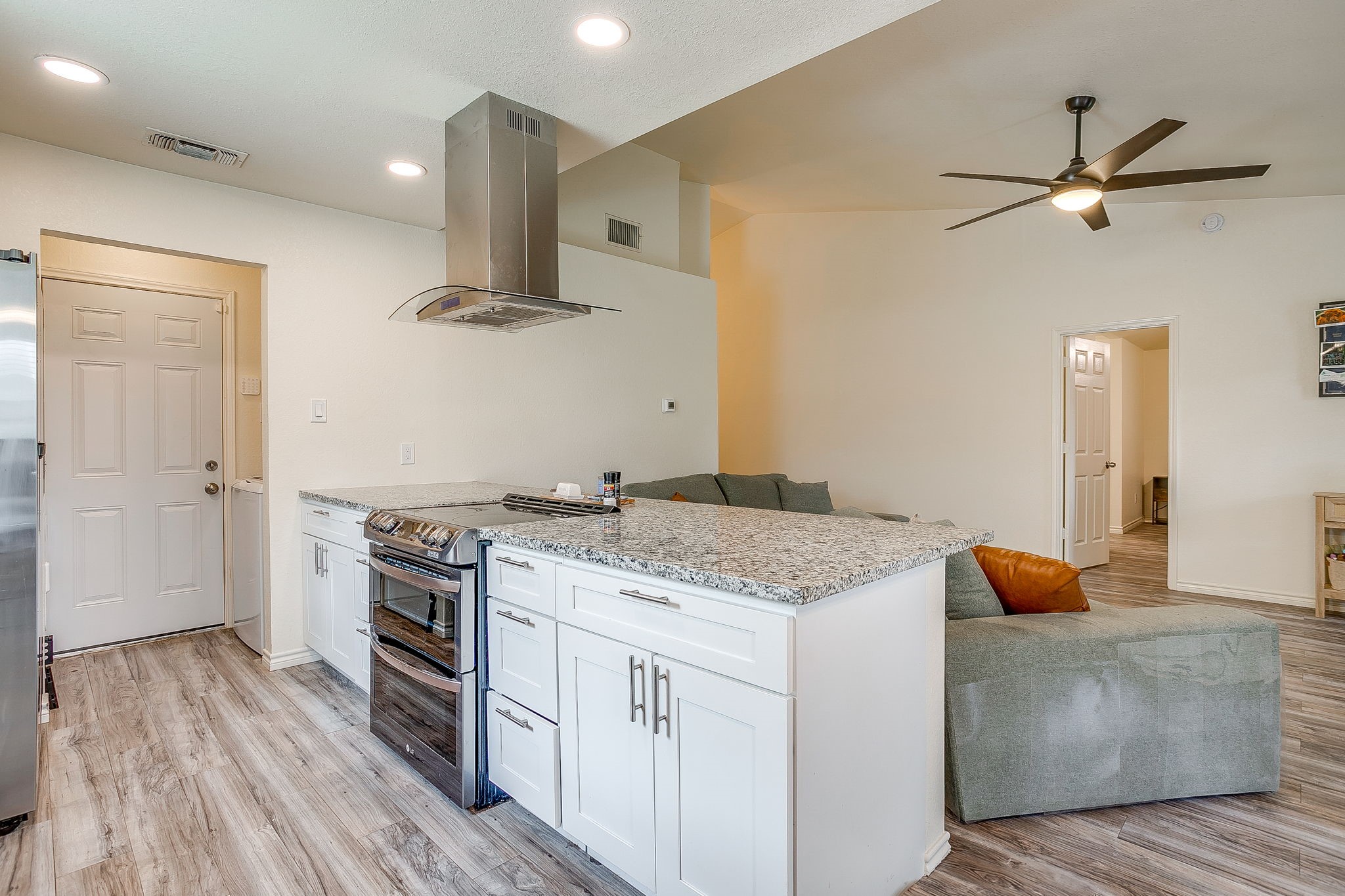 2135 Reverchon Drive Arlington TX 76017
