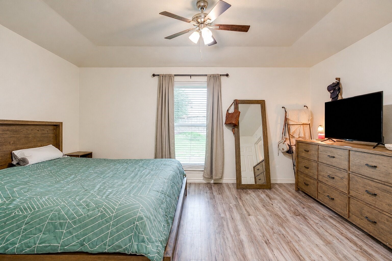 2135 Reverchon Drive Arlington TX 76017
