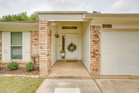 2135 Reverchon Drive Arlington TX 76017