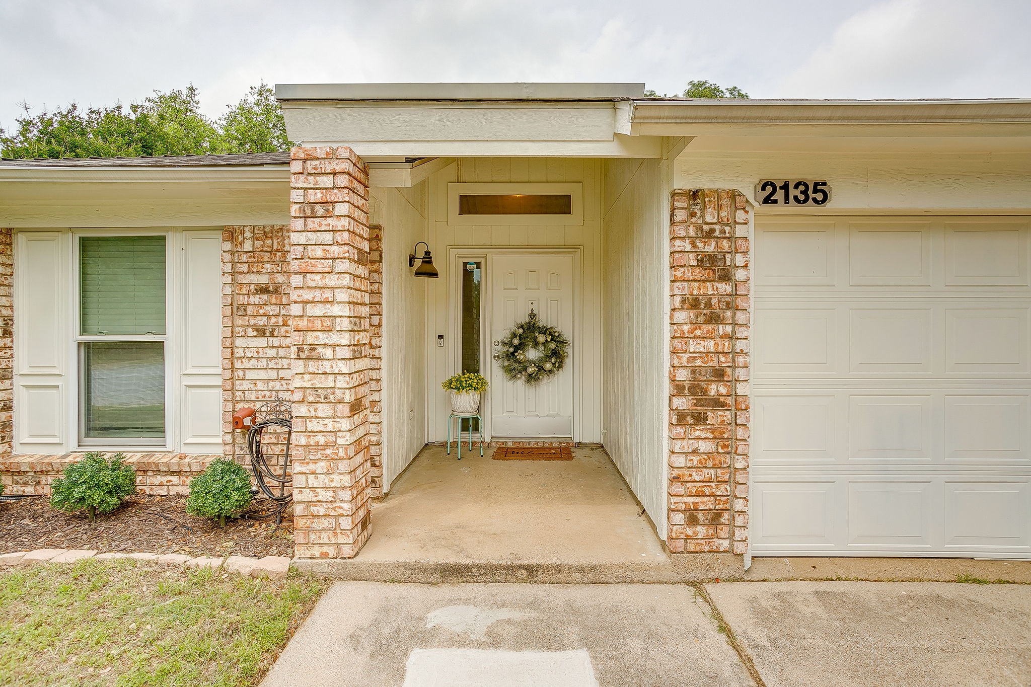 2135 Reverchon Drive Arlington TX 76017
