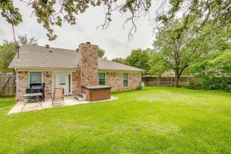 2135 Reverchon Drive Arlington TX 76017