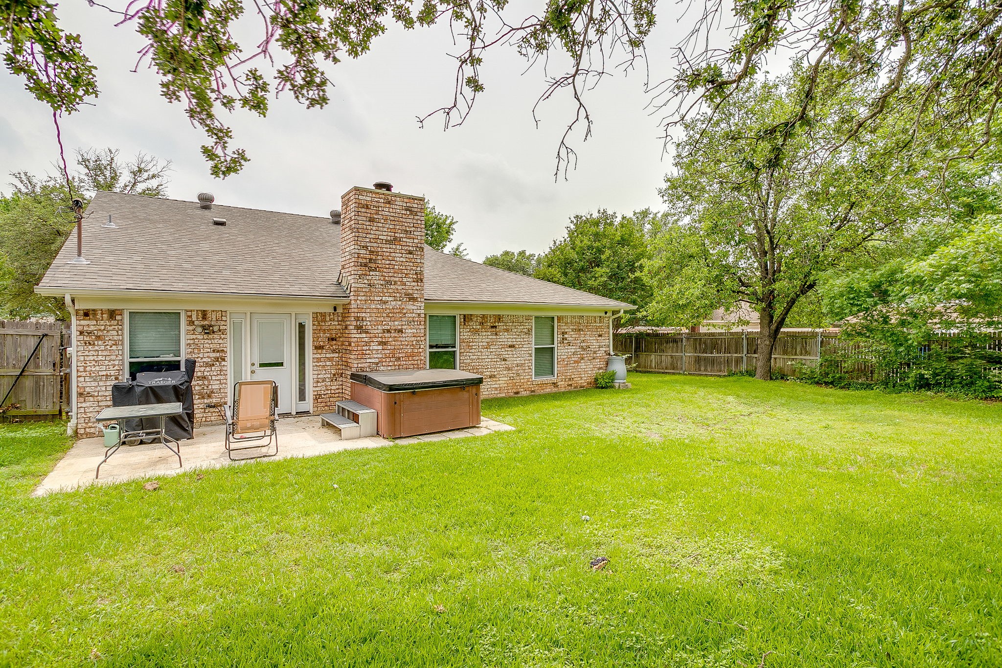 2135 Reverchon Drive Arlington TX 76017
