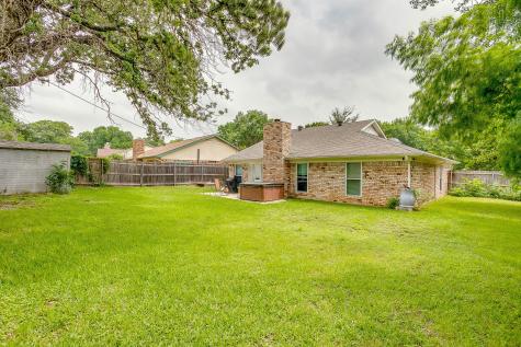 2135 Reverchon Drive Arlington TX 76017