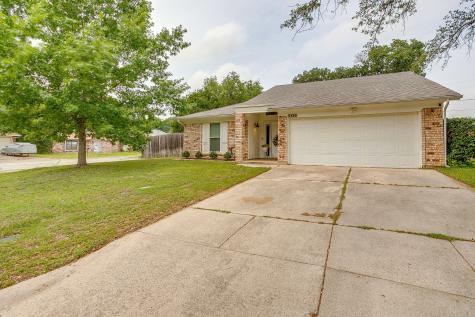 2135 Reverchon Drive Arlington TX 76017