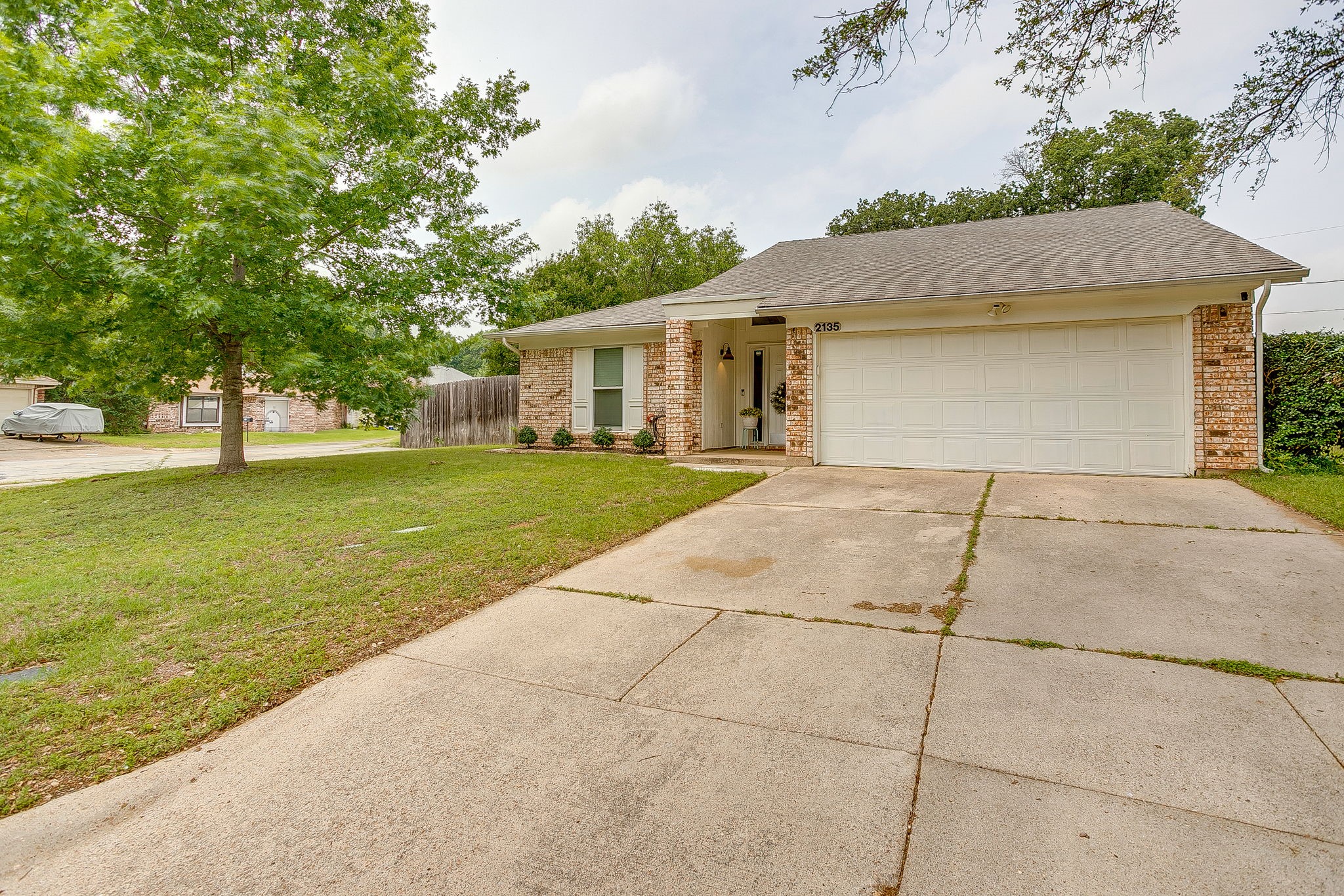 2135 Reverchon Drive Arlington TX 76017