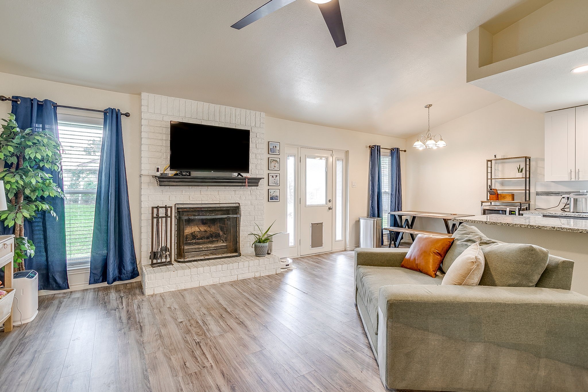 2135 Reverchon Drive Arlington TX 76017
