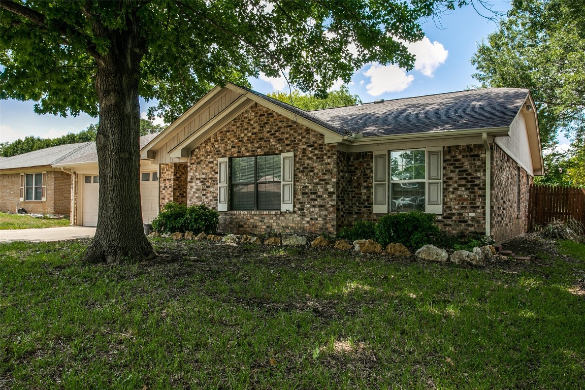1004 Green Ridge Terrace Saginaw TX 76179