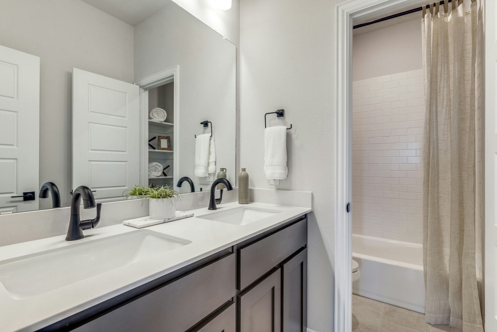 6704 Bassett Lane Mesquite TX 75126