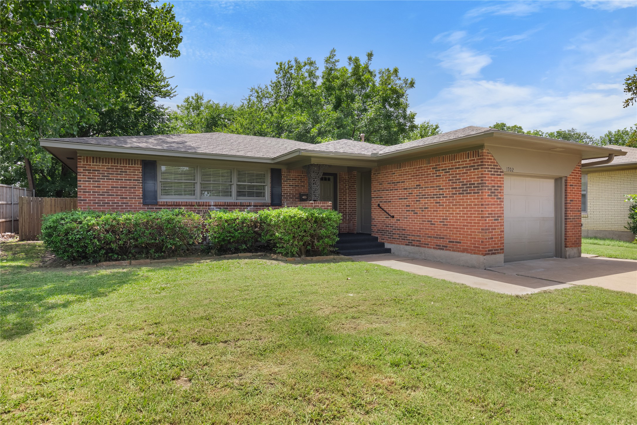 1702 W College Street Sherman TX 75092
