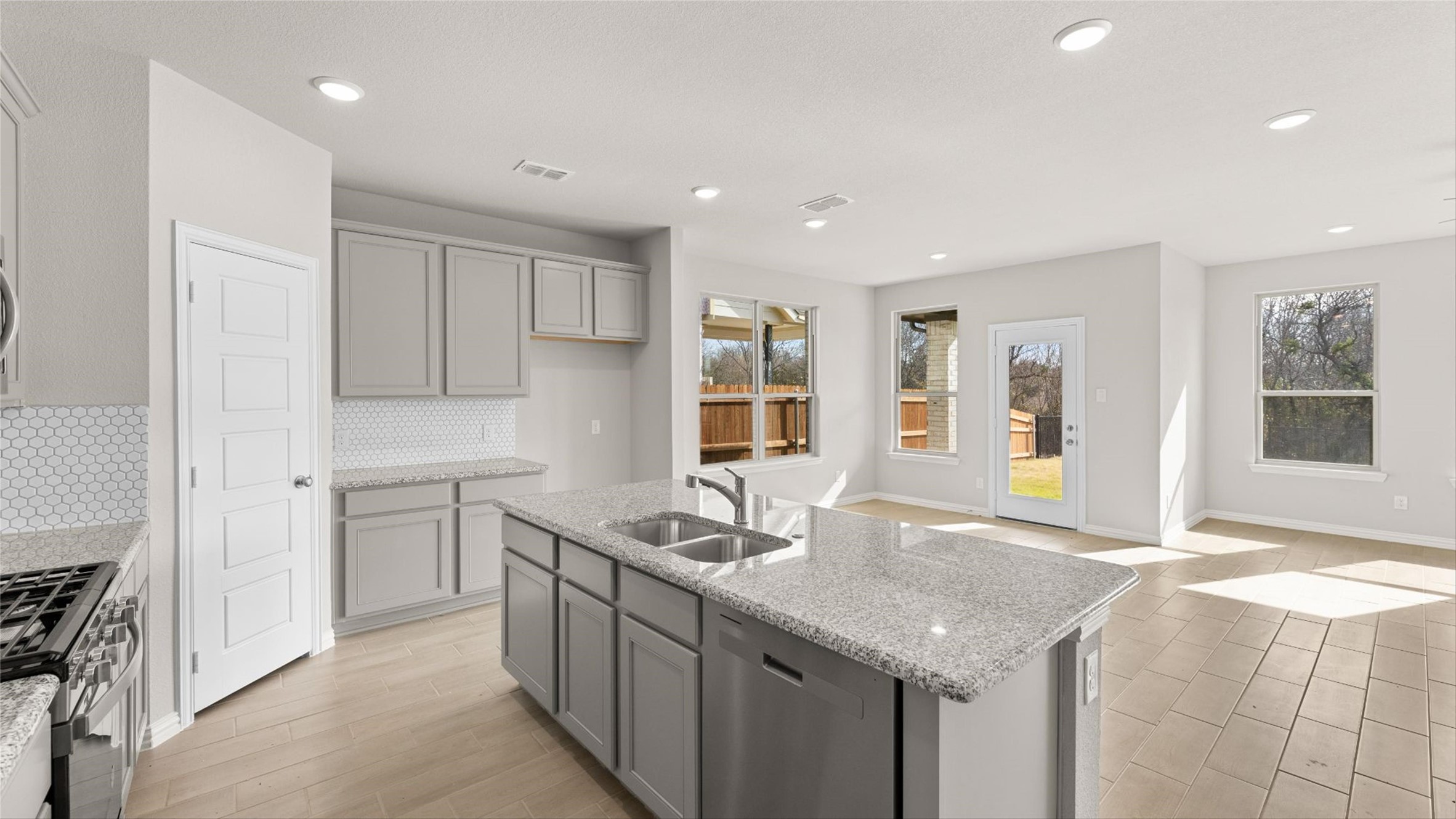 813 Alderwood Red Oak TX 75154