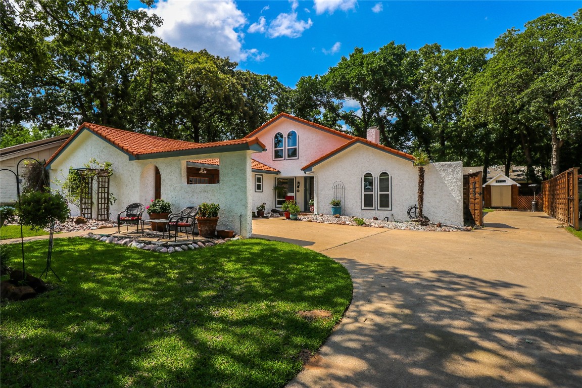 913 Harwood Terrace Bedford TX 76021