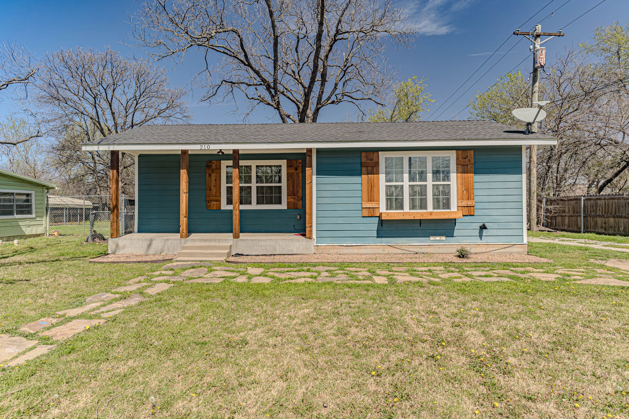 210 W Weatherford Street Weatherford TX 76086