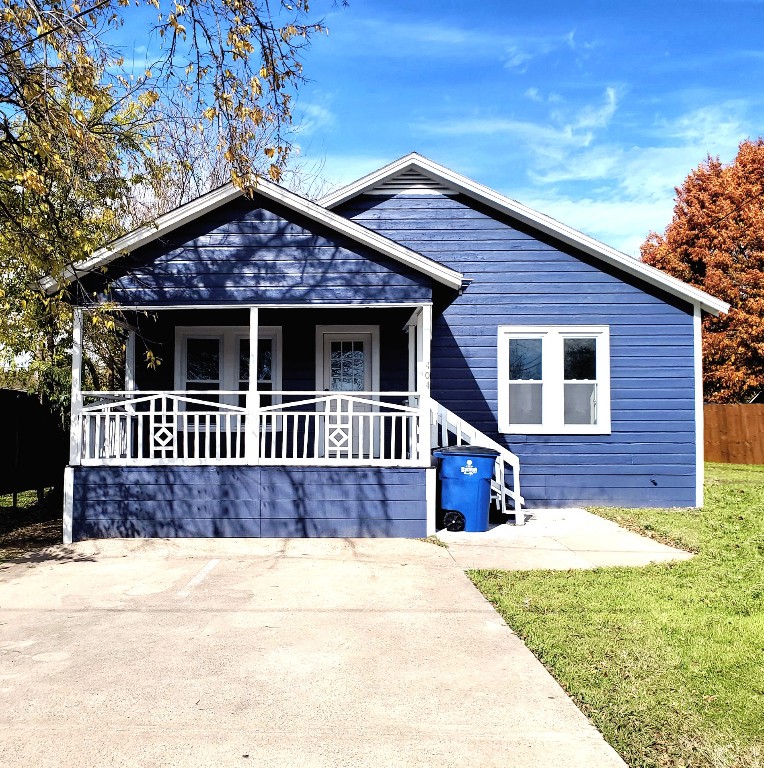404 W Lampasas Street Ennis TX 75119