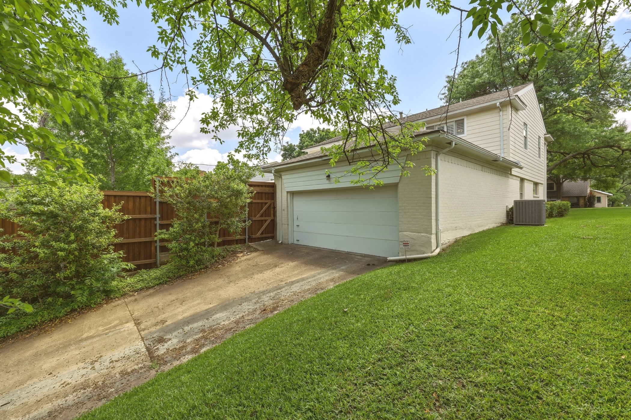 9929 Windledge Drive Dallas TX 75238