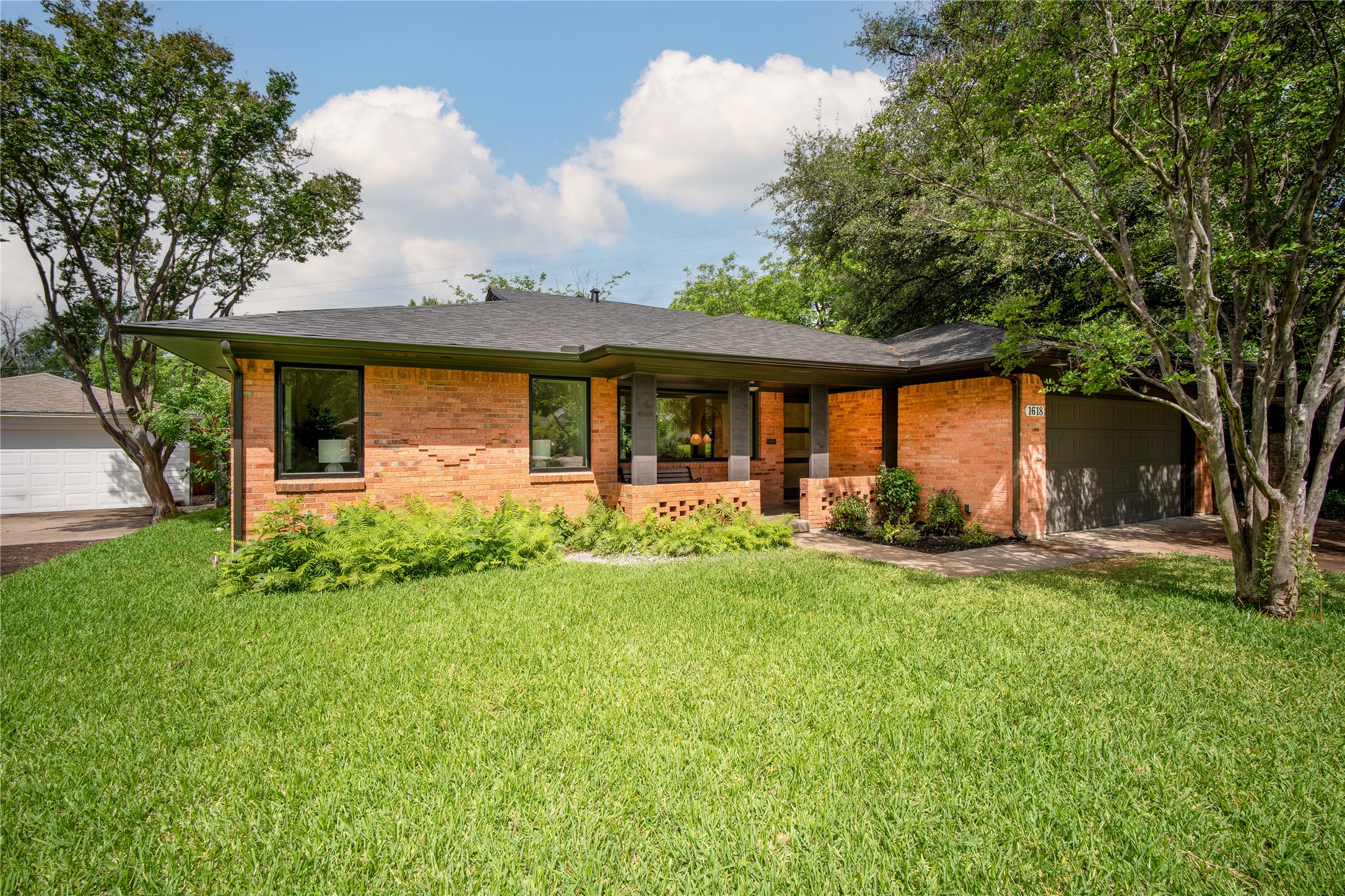 1618 Loree Dallas TX 75228
