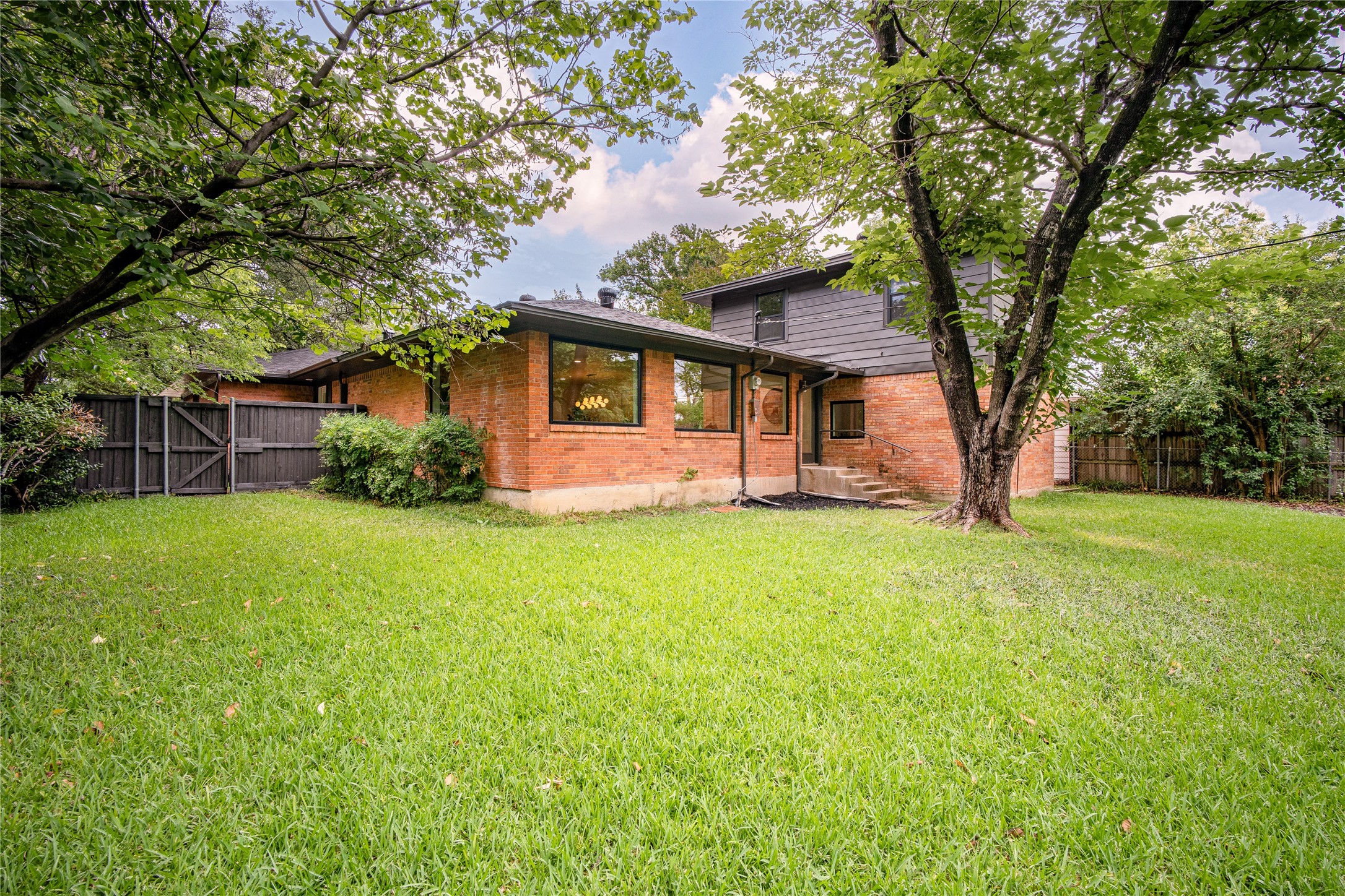 1618 Loree Dallas TX 75228