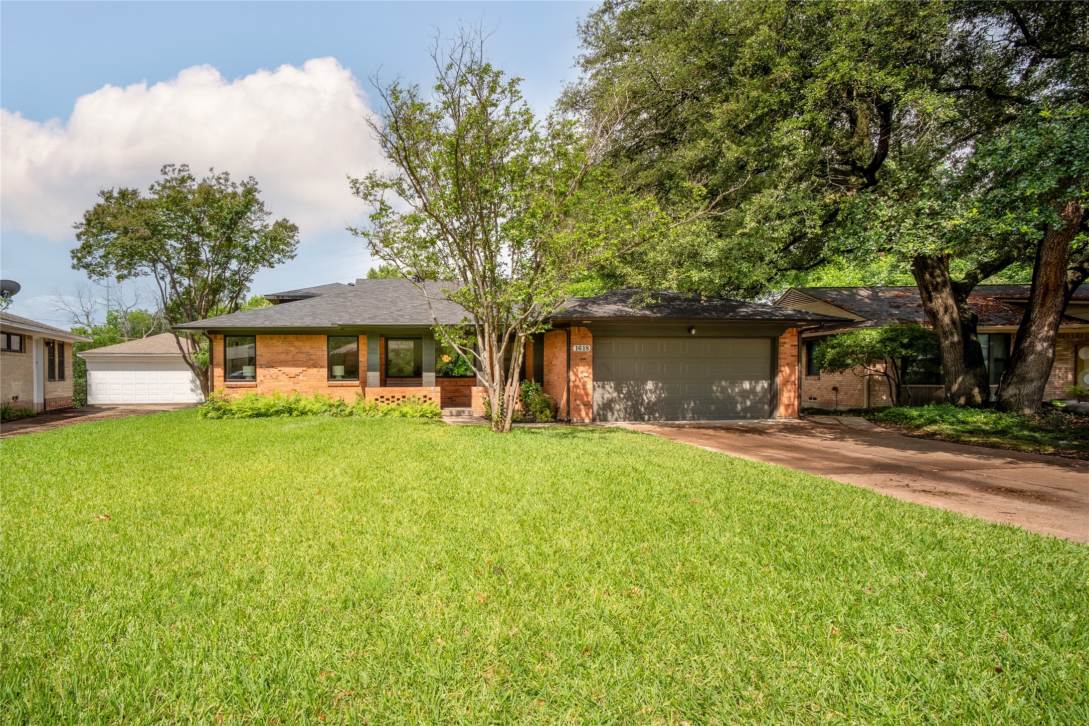 1618 Loree Dallas TX 75228