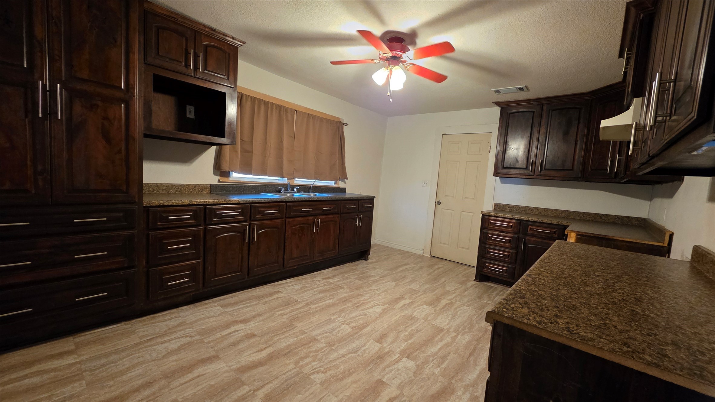 524 W Broadus Avenue Fort Worth TX 76115