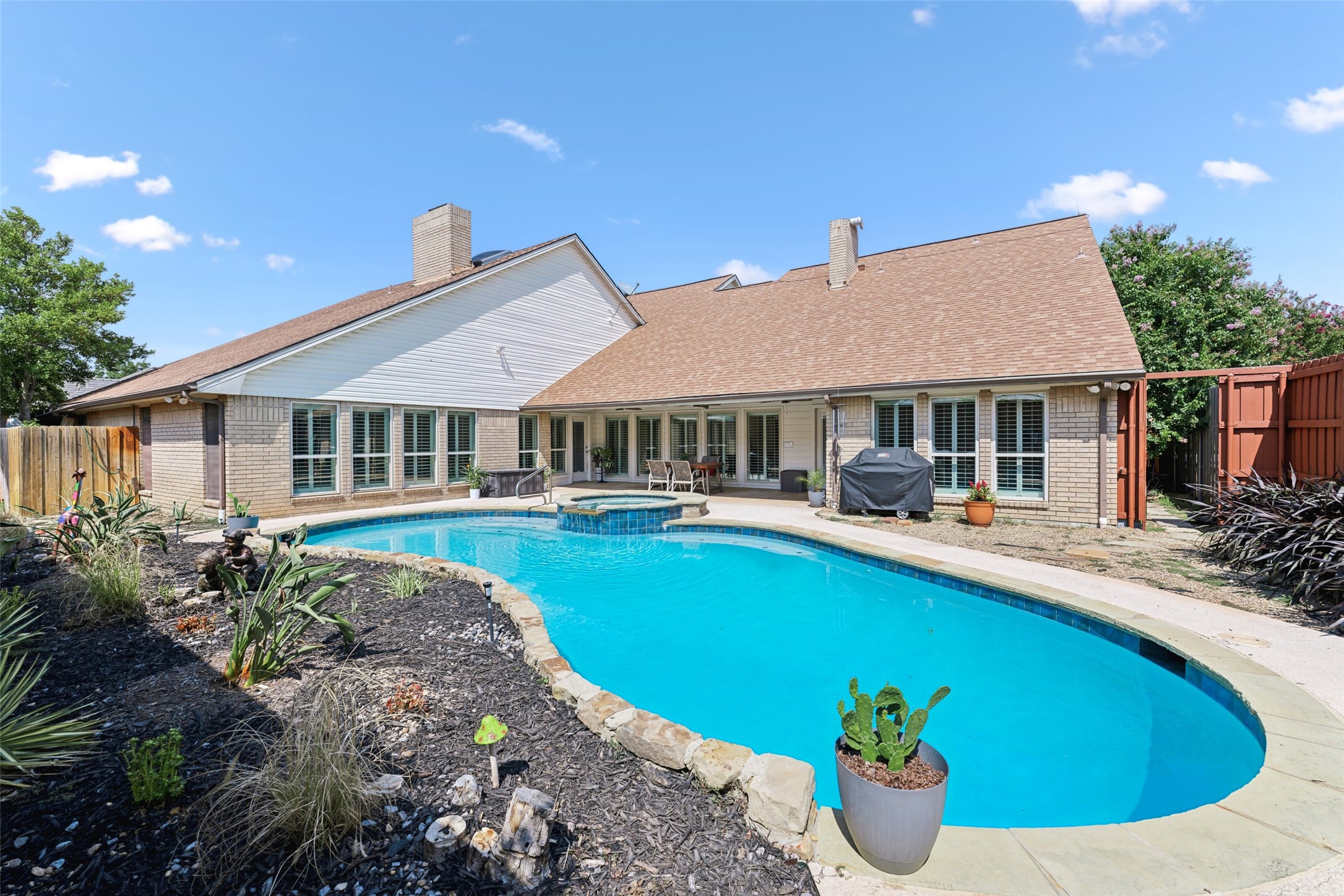 5702 Glen Heather Drive Dallas TX 75252