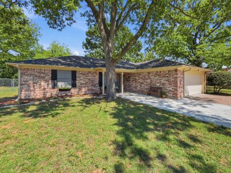 1103 Holiday Court Granbury TX 76048