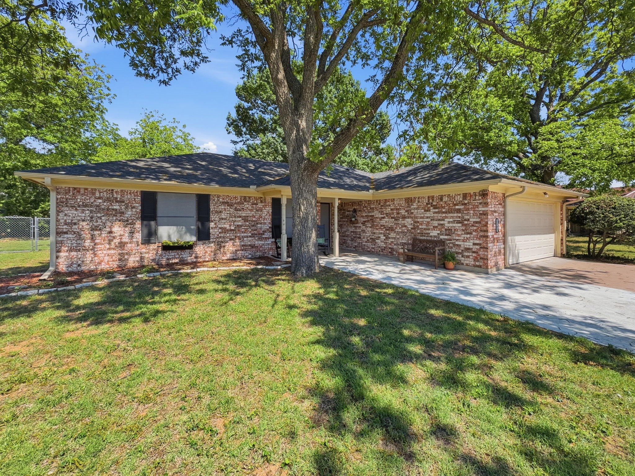 1103 Holiday Court Granbury TX 76048