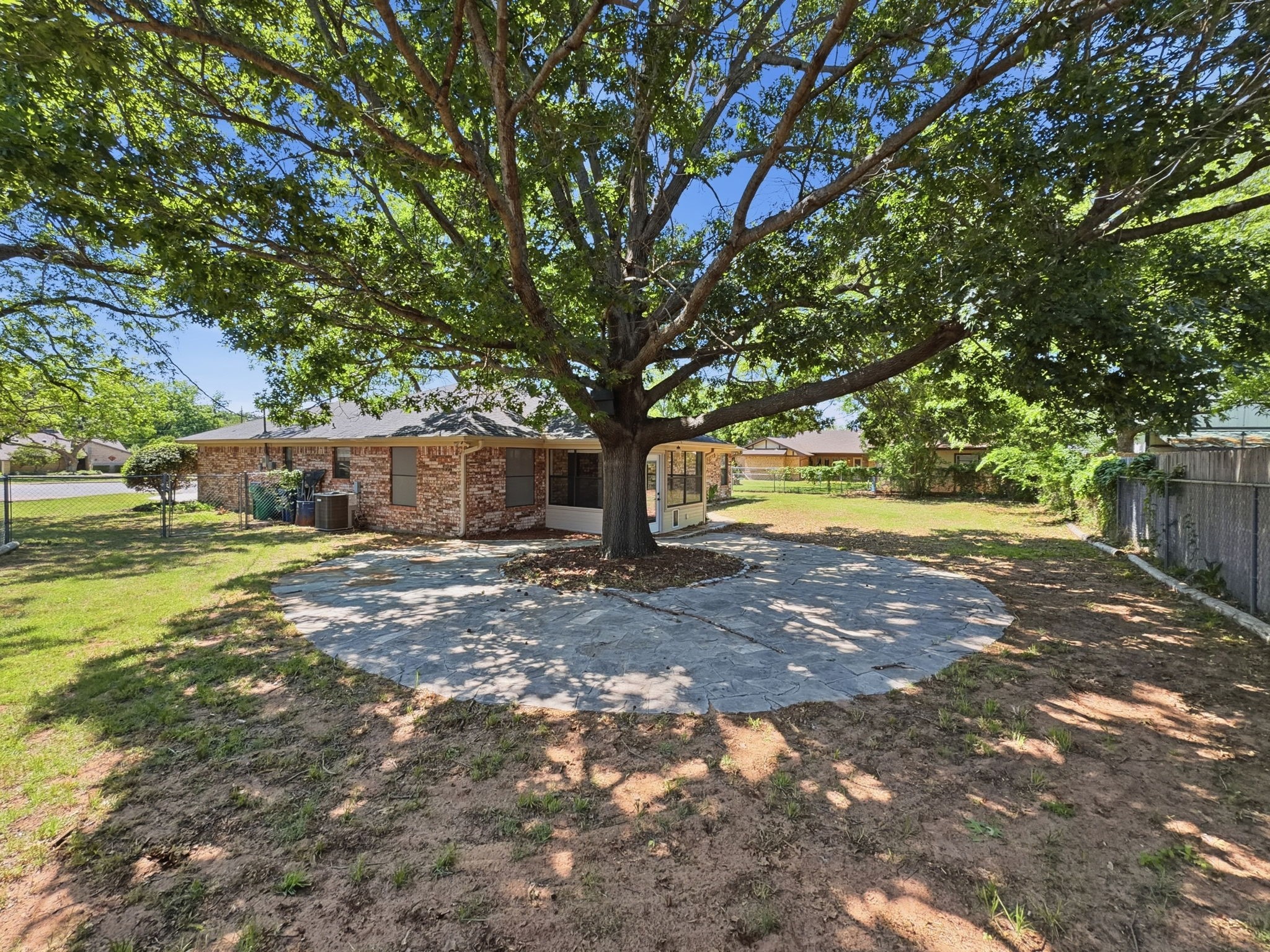 1103 Holiday Court Granbury TX 76048