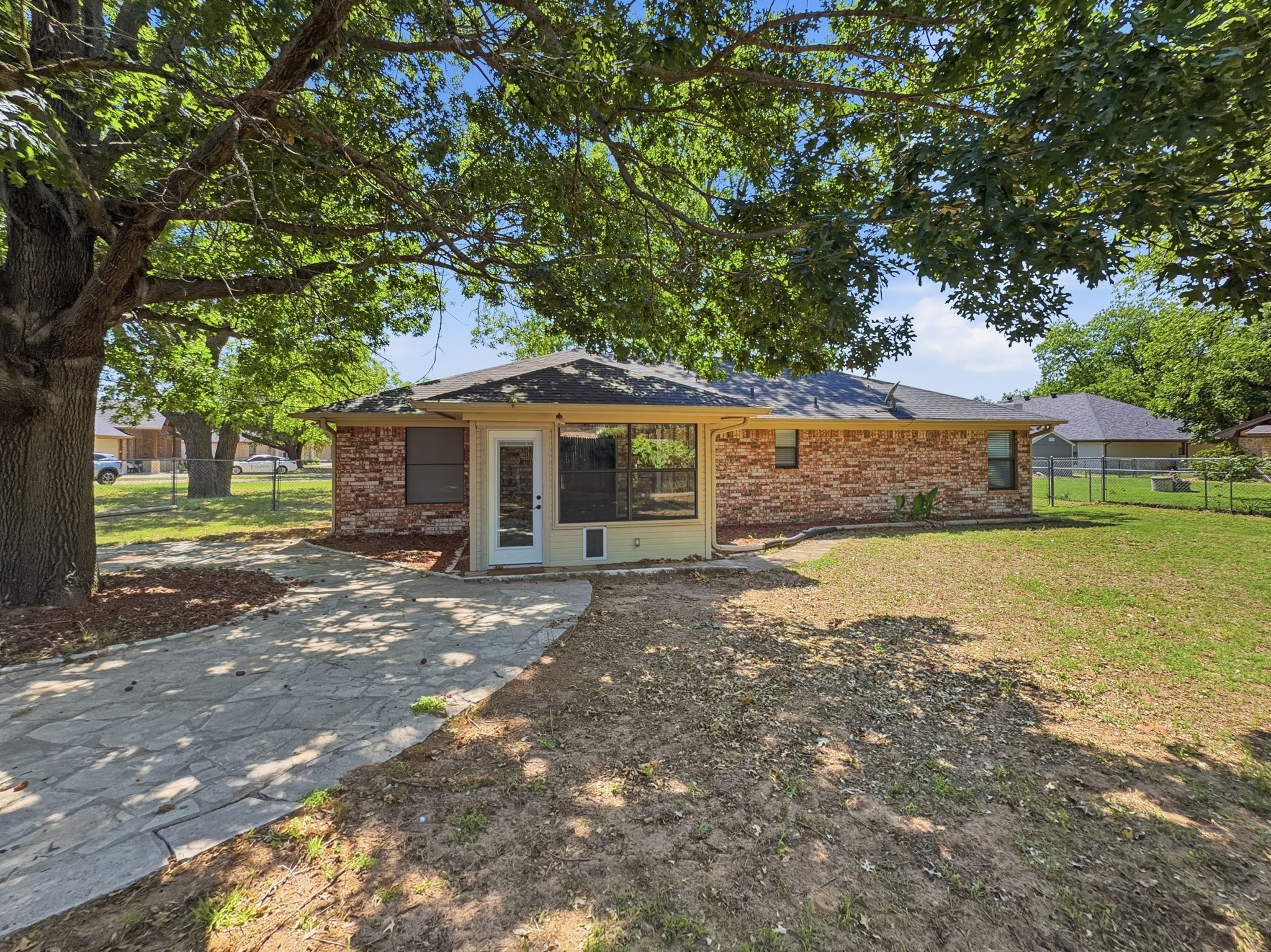 1103 Holiday Court Granbury TX 76048